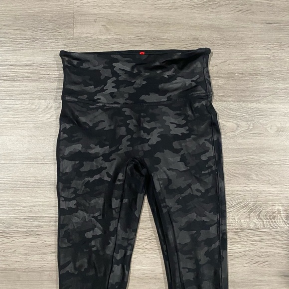 Spanx Black Camo Faux Leather Leggings - Picture 3 of 8